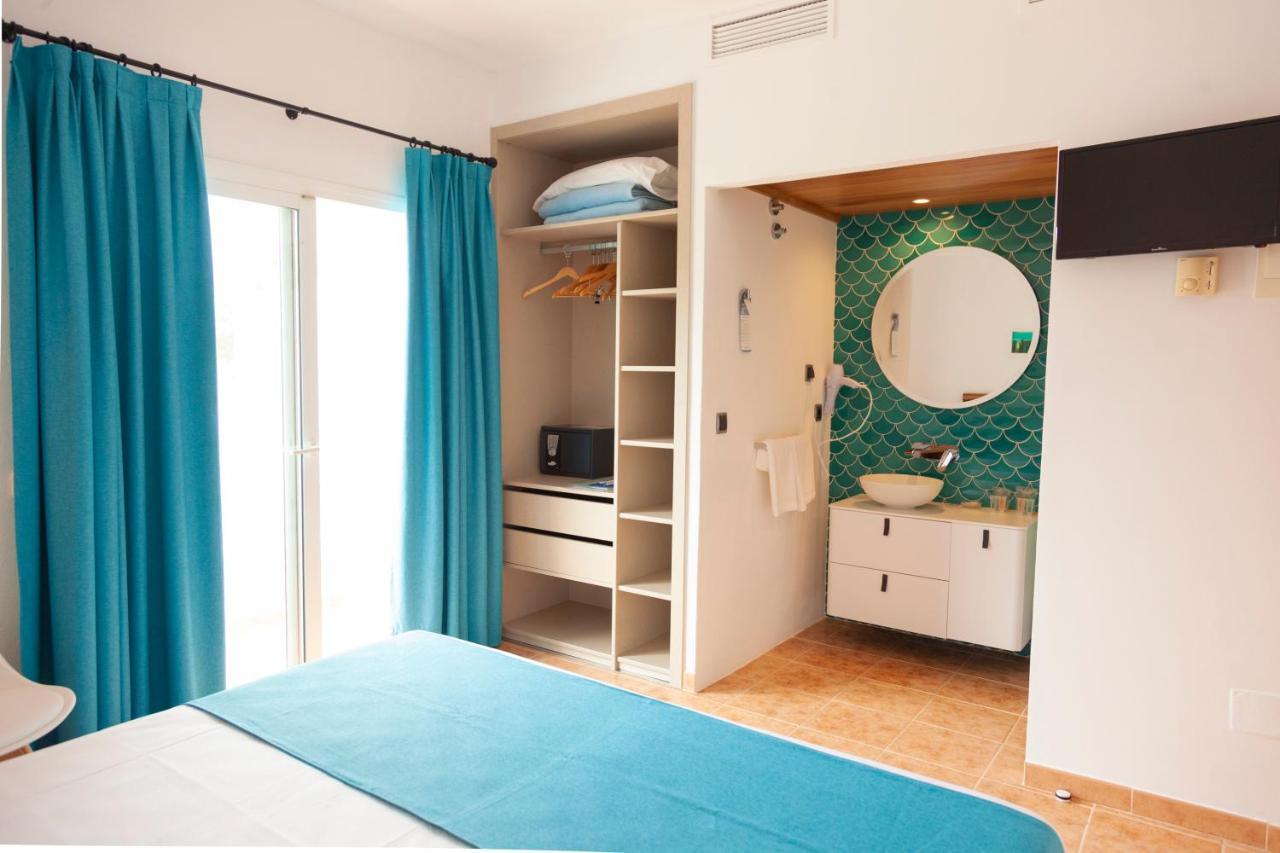 Hotel Roca Plana Es Pujols Exteriör bild